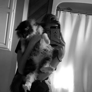 Meet your Posher, Chloe